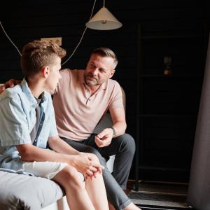 ¿Debo preocuparme si veo a mi hijo con CBD?